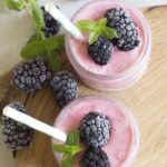 High fiber smoothie recipe for weight loss including blackberries in a mason jar